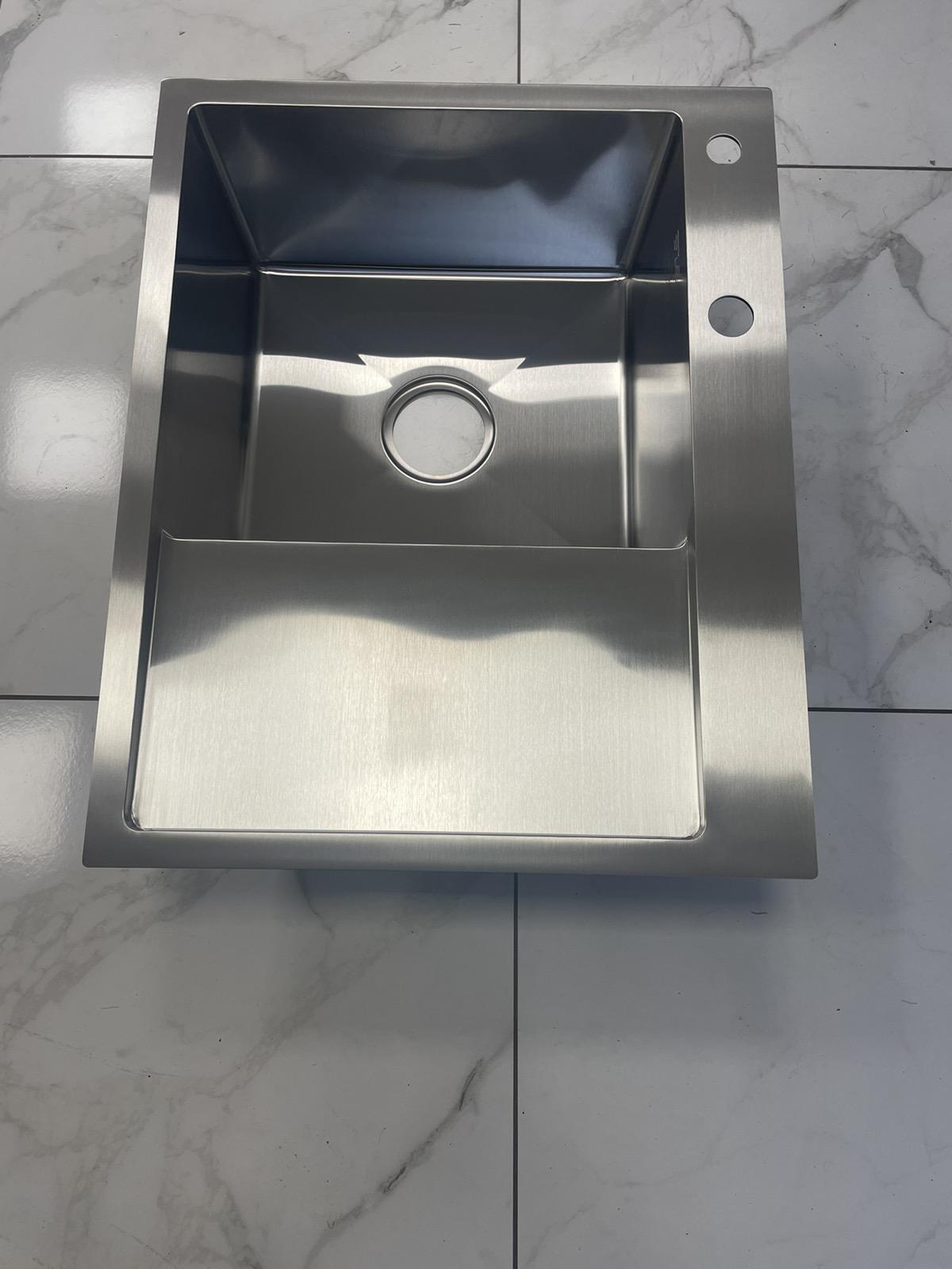 Мийка Kroner-6350LHM 3,0/1,0 мм ліва Сірий/змішувач-кран з гнучким виливом Kroner Küche-C031BLK - фото 3