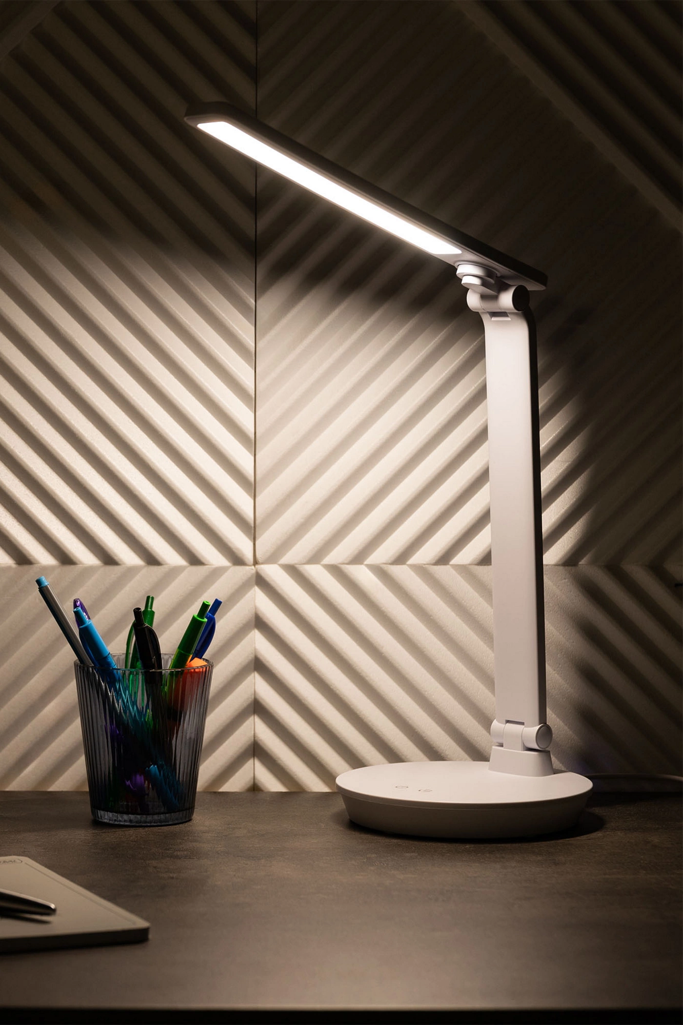 Настільна лампа Zuma Line SM-542-WH 1xLED module max. 5 Вт (SM-542-WH) - фото 4 Настільна лампа Zuma Line SM-542-WH 1xLED module max. 5 Вт (SM-542-WH) - фото 4