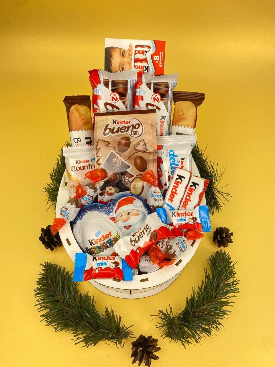 Новорічний подарунок Kinder від Діда Мороза (8-0560)