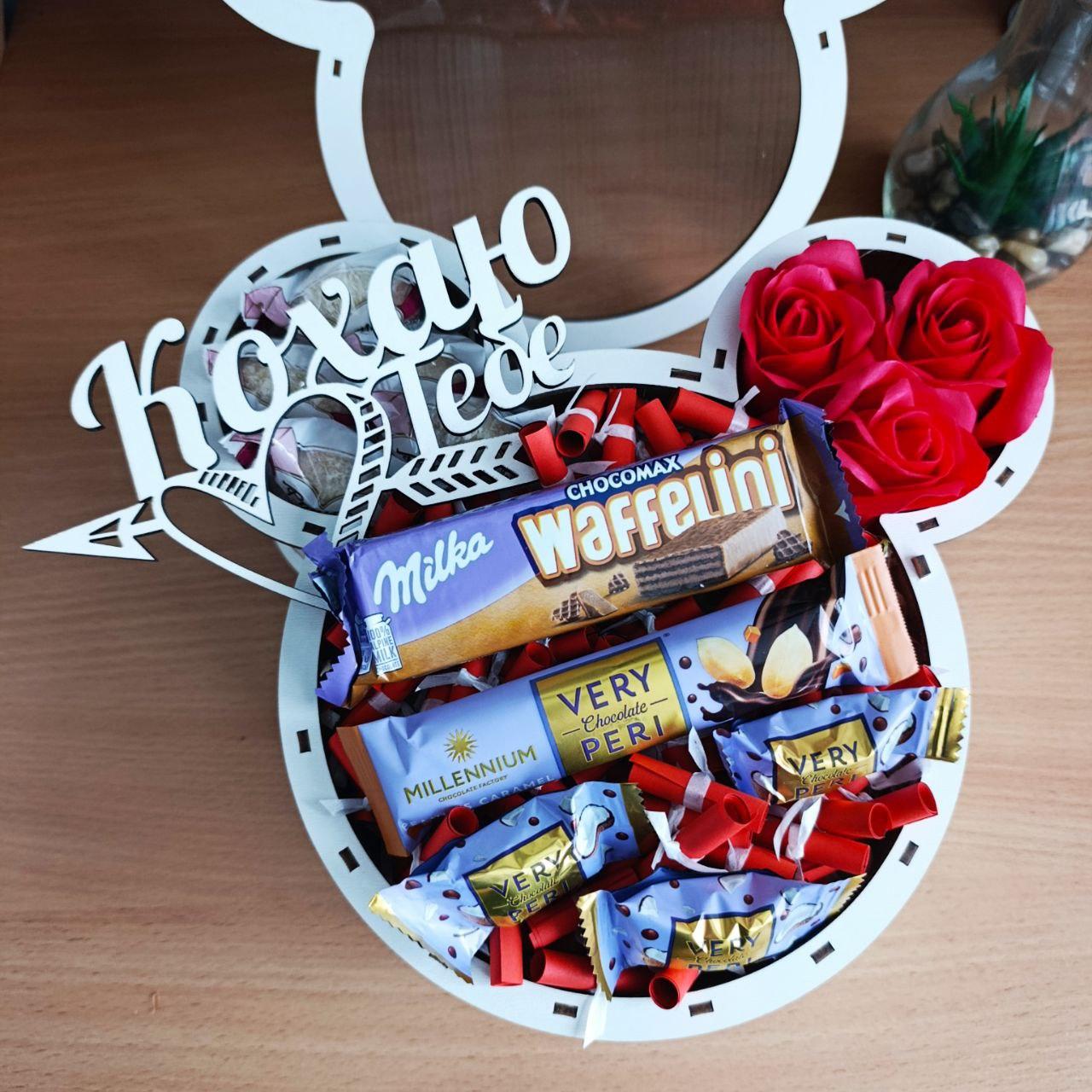 Подарунковий бокс з солодощами трояндами та 101 причиною Чому я тебе кохаю (ar347)