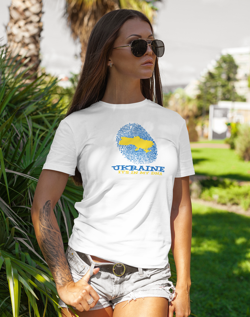 Футболка женская Mishe 11000050 Патриотическая с принтом с надписью "Ukraine" L Белый (11000050_1)