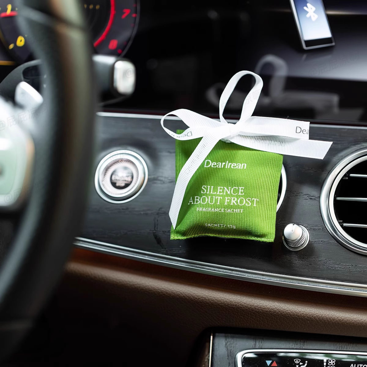 Ароматизатор саше в авто Silence About Frost (697522661008) - фото 2 Ароматизатор саше в авто Silence About Frost (697522661008) - фото 2