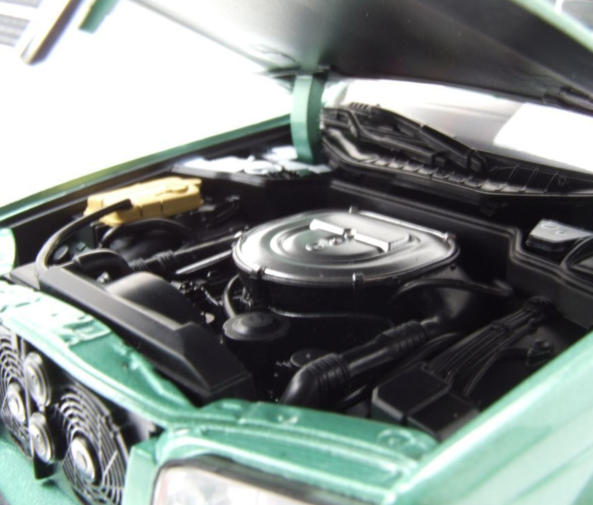 Модель автомобиля Norev 1:18 Mercedes-Benz 560 SEL W126 1985-1991 Light Green (183469) - фото 8 Модель автомобиля Norev 1:18 Mercedes-Benz 560 SEL W126 1985-1991 Light Green (183469) - фото 8