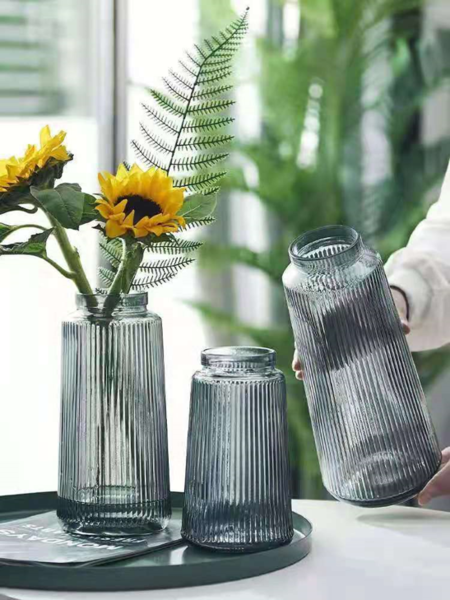 Ваза стеклянная Viva NORDIC 20 см Серый (6841690) - фото 3 Ваза стеклянная Viva NORDIC 20 см Серый (6841690) - фото 3