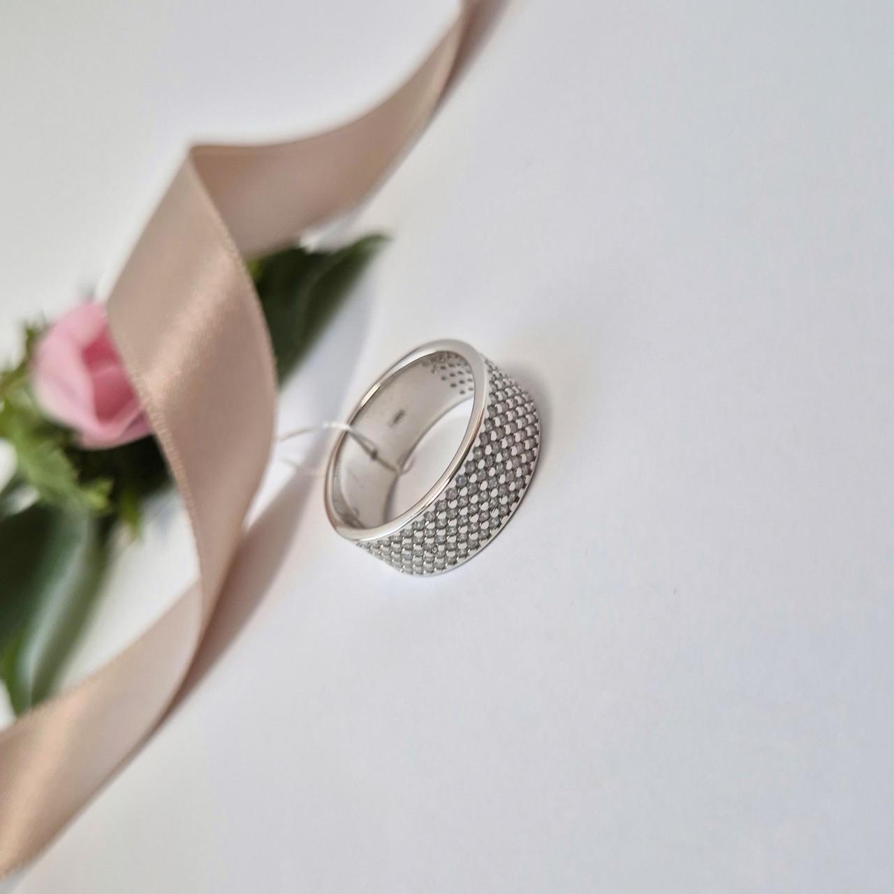 Каблучка доріжка широка з білими каменями срібло 925 проби родоване 4,71 г р. 17 (лк0116рк) - фото 6 Каблучка доріжка широка з білими каменями срібло 925 проби родоване 4,71 г р. 17 (лк0116рк) - фото 6