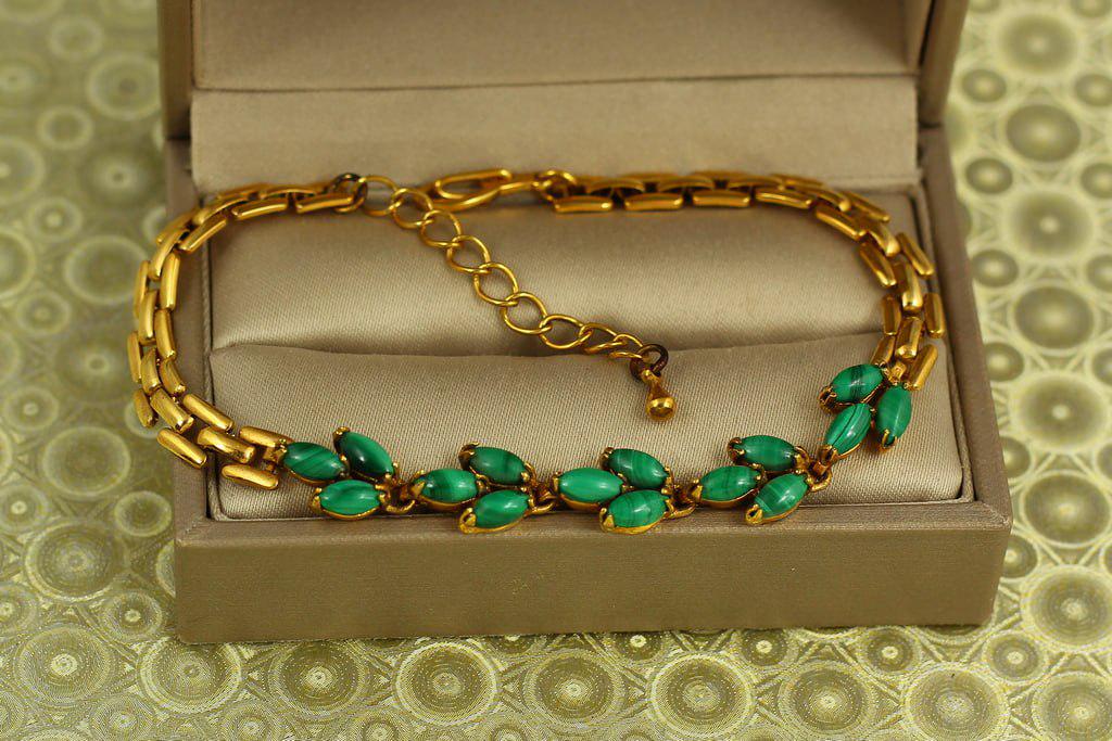 Браслет рис с малахитом 18 см. Золотистый (29074508)