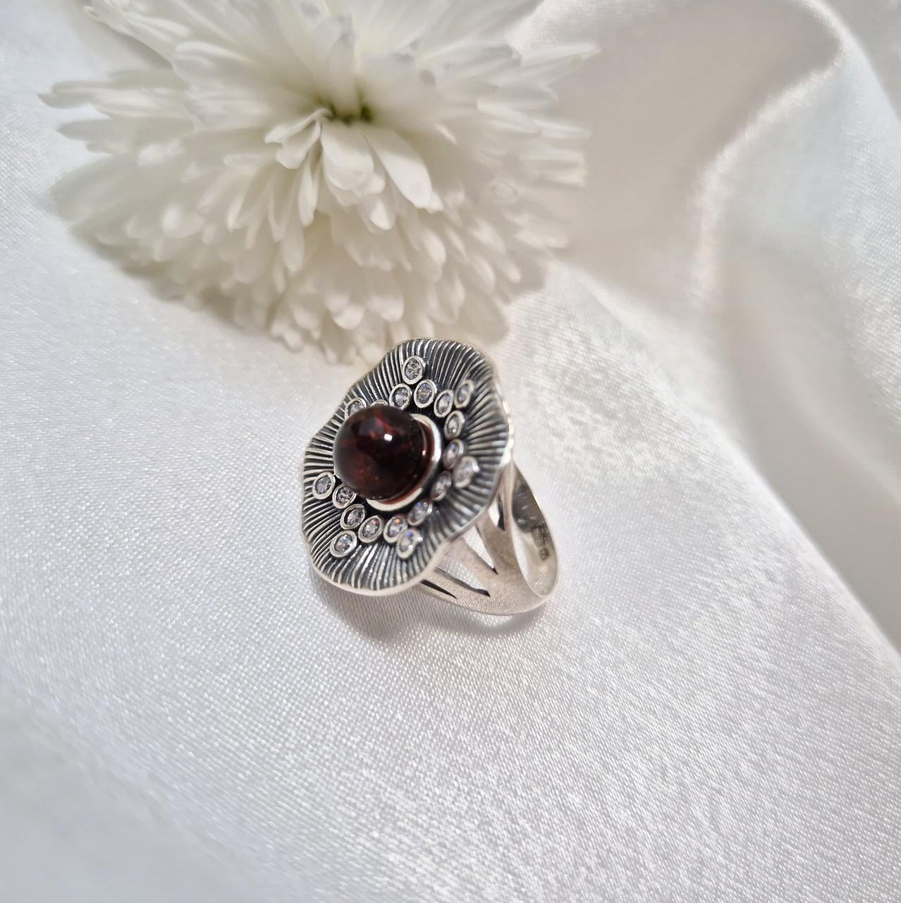 Каблучка із бурштином срібло 925 проби чорнене 8,48 г р. 17,5 (935к)