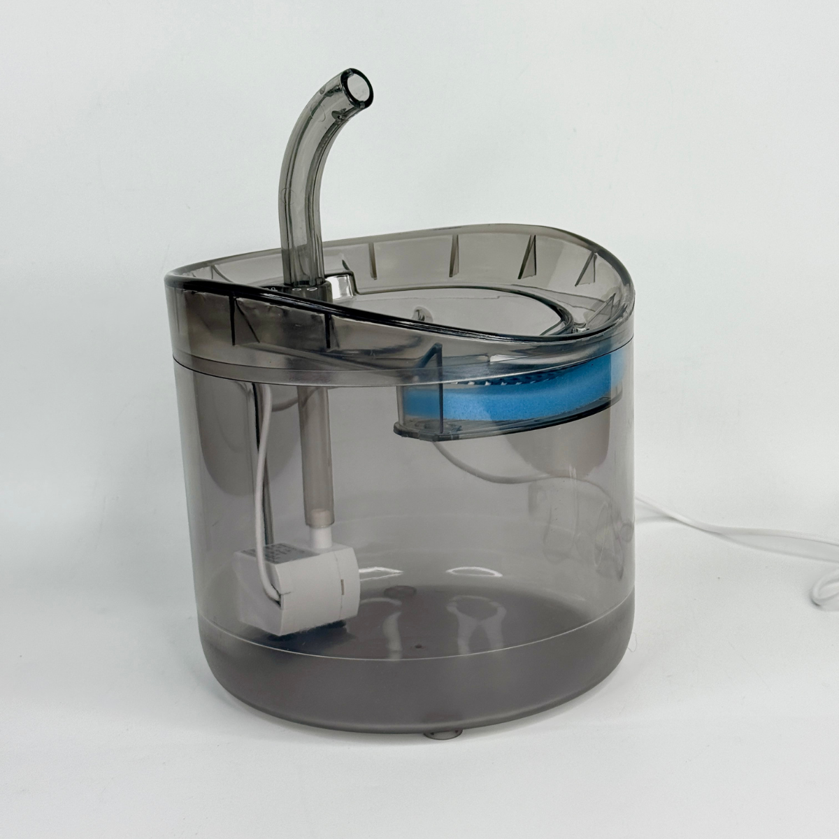 Фонтан-поилка NPET РР-150 с циркуляцией и очисткой воды для домашних животных 2 л