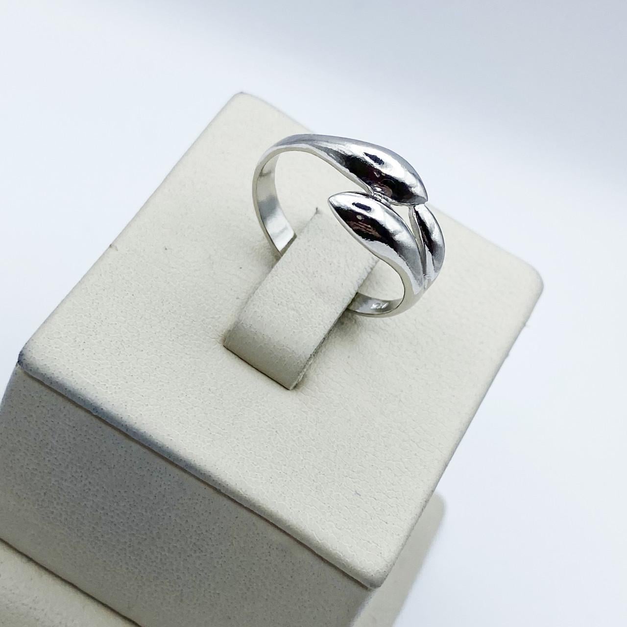 Каблучка срібна р. 18 2,52 г (2096948374) Каблучка срібна р. 18 2,52 г (2096948374)