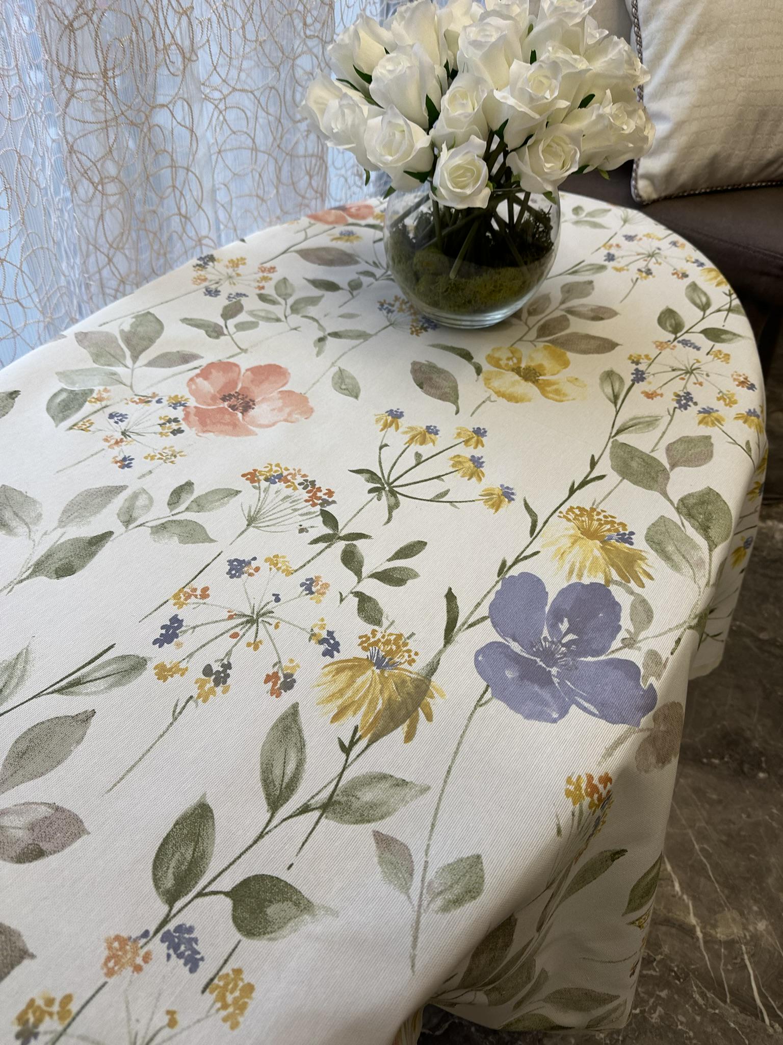 Скатертина кругла водовідштовхувальна La maison de Garny Космея з листям 120 см Різнокольоровий (33-08241)