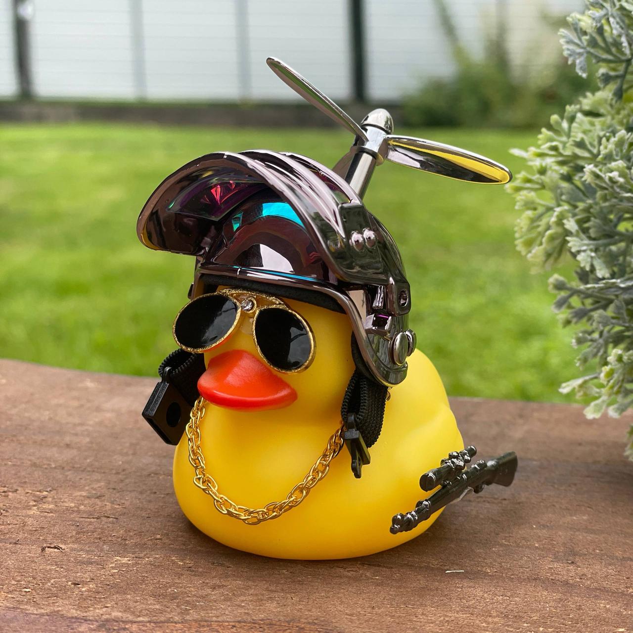 Утка на торпеду утка в авто Утка в очках