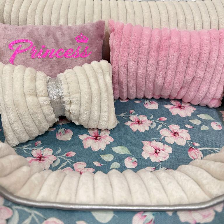 Лежанка для собак Amore mio Cane Бридж Princess до 8 кг 70х50х23 см (DB-0115) - фото 4 Лежанка для собак Amore mio Cane Бридж Princess до 8 кг 70х50х23 см (DB-0115) - фото 4