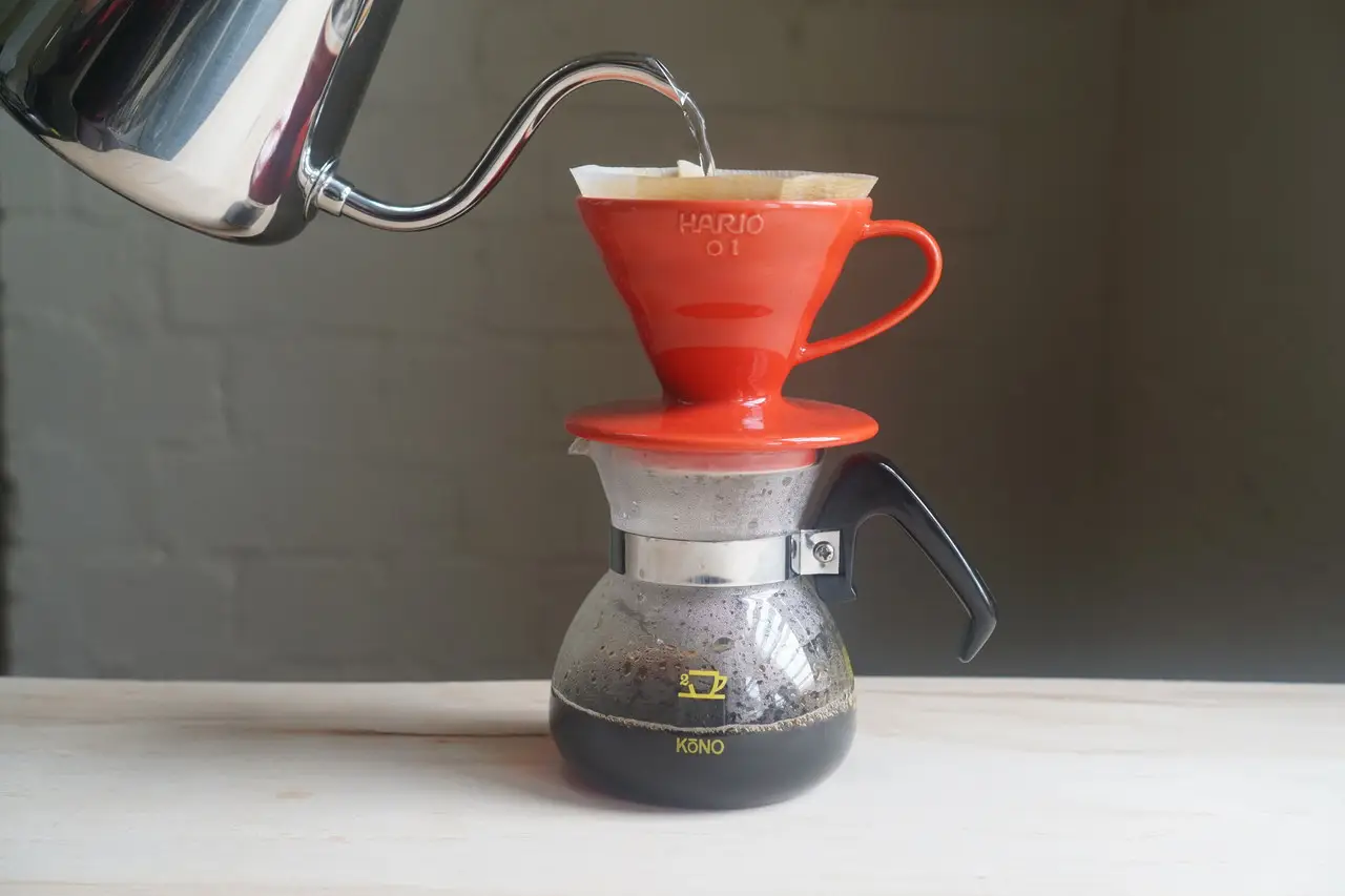 Пуровер для приготовления кофе пластиковый Hario 400 мл Красный (VD-INT-02R) - фото 3 Пуровер для приготовления кофе пластиковый Hario 400 мл Красный (VD-INT-02R) - фото 3