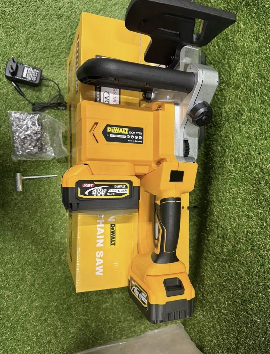 Пила аккумуляторная DCM575N бесщеточная 48V 6Ah 2 АКБ шина 45 см (30827527) - фото 4 Пила аккумуляторная DCM575N бесщеточная 48V 6Ah 2 АКБ шина 45 см (30827527) - фото 4