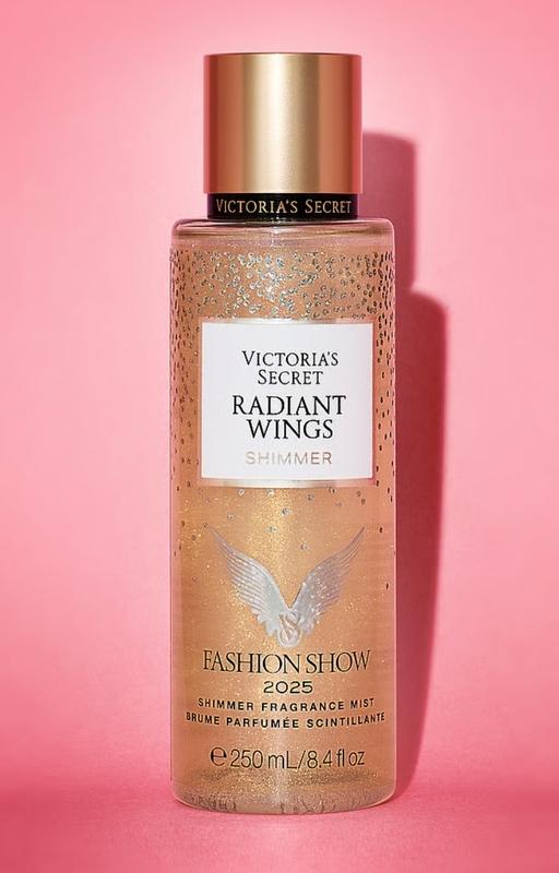 Спрей парфюмированный Victoria's Secret Radiant Wings с шимером show 2025 250 мл (27091217) Спрей парфюмированный Victoria's Secret Radiant Wings с шимером show 2025 250 мл (27091217)