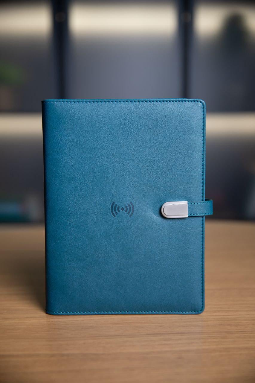 Ежедневник-Smart Лондон со встроенным повербанком 8000 mАh Графитово-синий (18667685)