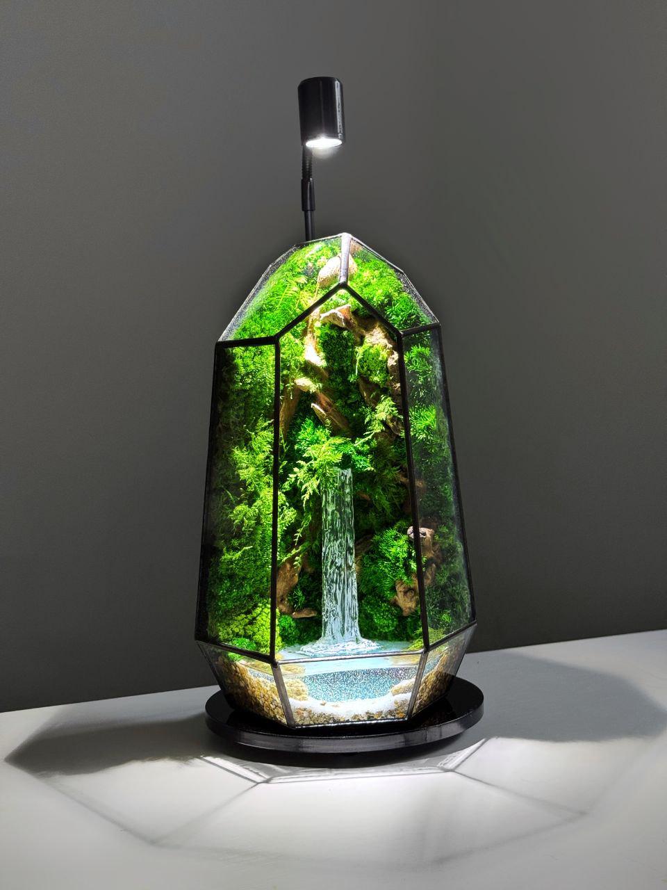 Моссаріум Мінімалізм з водоспадом і лампою 35 см Моссаріум Мінімалізм з водоспадом і лампою 35 см