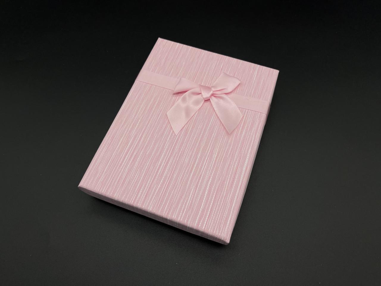 Коробка подарочная с бантом картонная прямоугольная с крышкой 12х16х3 см Розовый (KR-027-16) - фото 2 Коробка подарочная с бантом картонная прямоугольная с крышкой 12х16х3 см Розовый (KR-027-16) - фото 2
