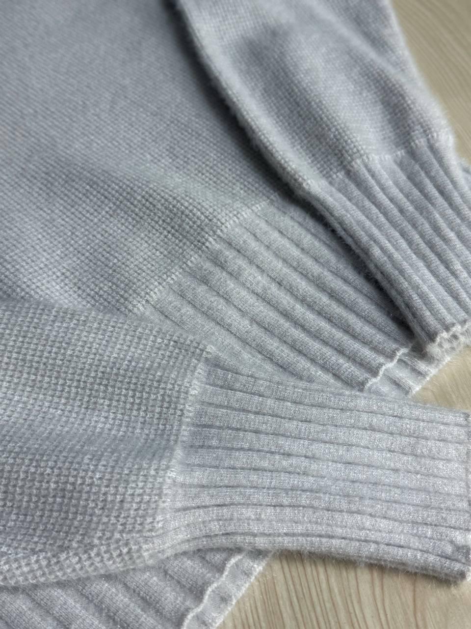 Светр жіночий Fancy Matinee 7571 вафельний з ангори оверсайз OS Світло-сірий (4988) - фото 6 Светр жіночий Fancy Matinee 7571 вафельний з ангори оверсайз OS Світло-сірий (4988) - фото 6