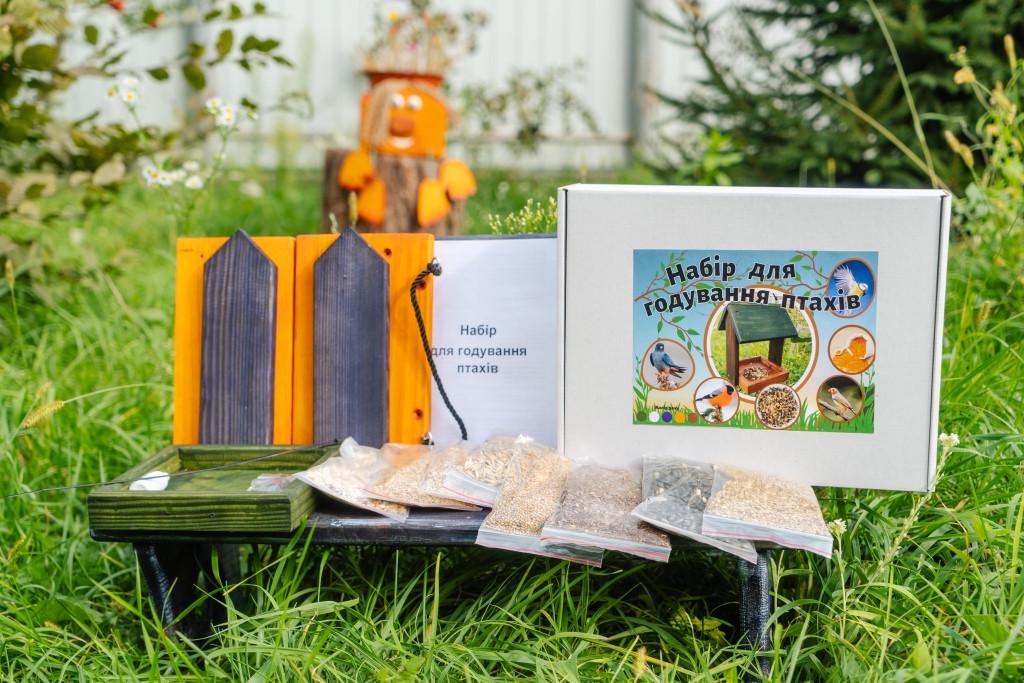 Набор для кормления птиц из деревянной разборной кормушки и корма для птиц овес/крупы/семена льна и подсолнечника/просо - фото 7 Набор для кормления птиц из деревянной разборной кормушки и корма для птиц овес/крупы/семена льна и подсолнечника/просо - фото 7