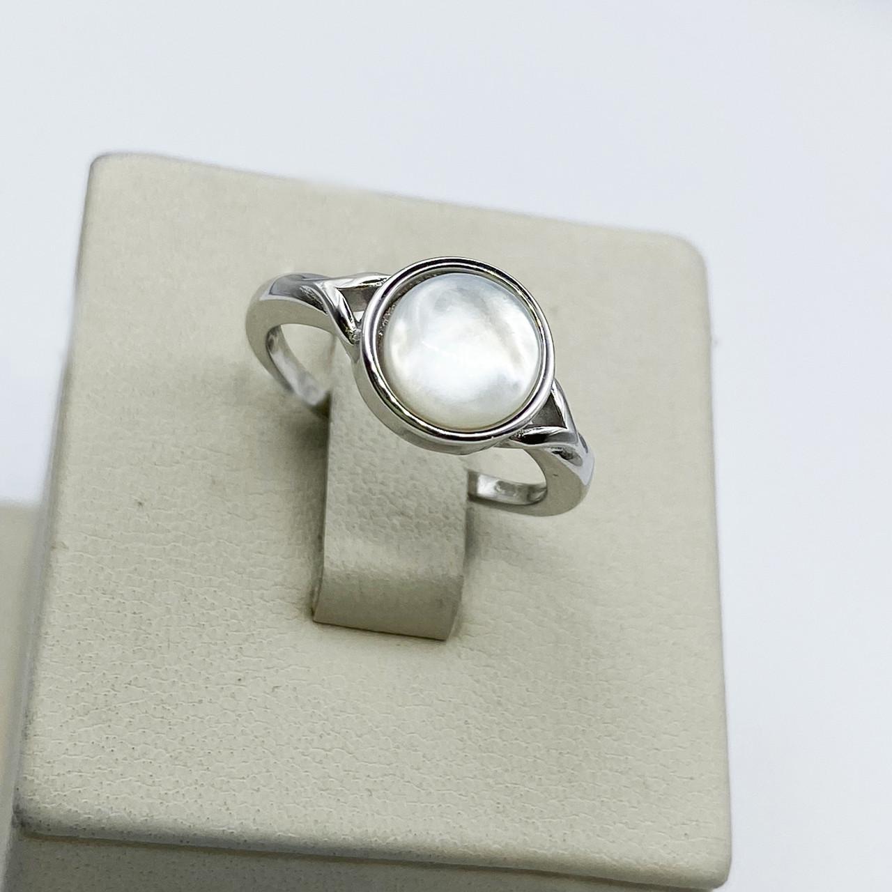 Кольцо серебряное с перламутром р. 17,5 2,92 г (1944869514)