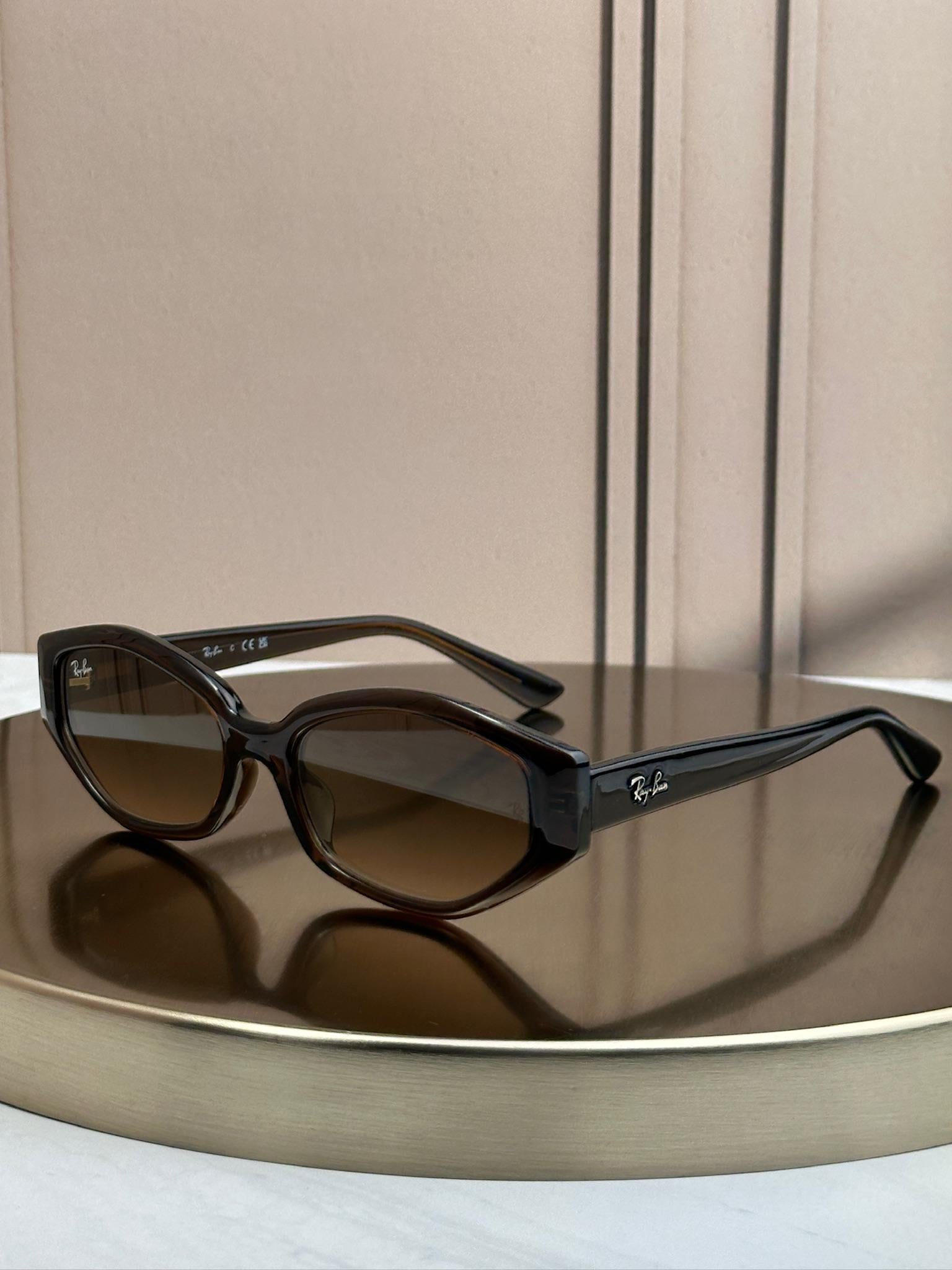 Солнцезащитные очки RAY-BAN RB4473 коричневая градиентная линза женские Коричневый