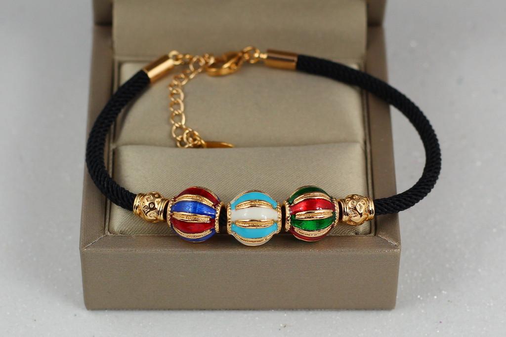 Браслет Xuping Jewelry черная нить с тремя цветными шармами 10 мм 18+3 см Золистый (1478859567)