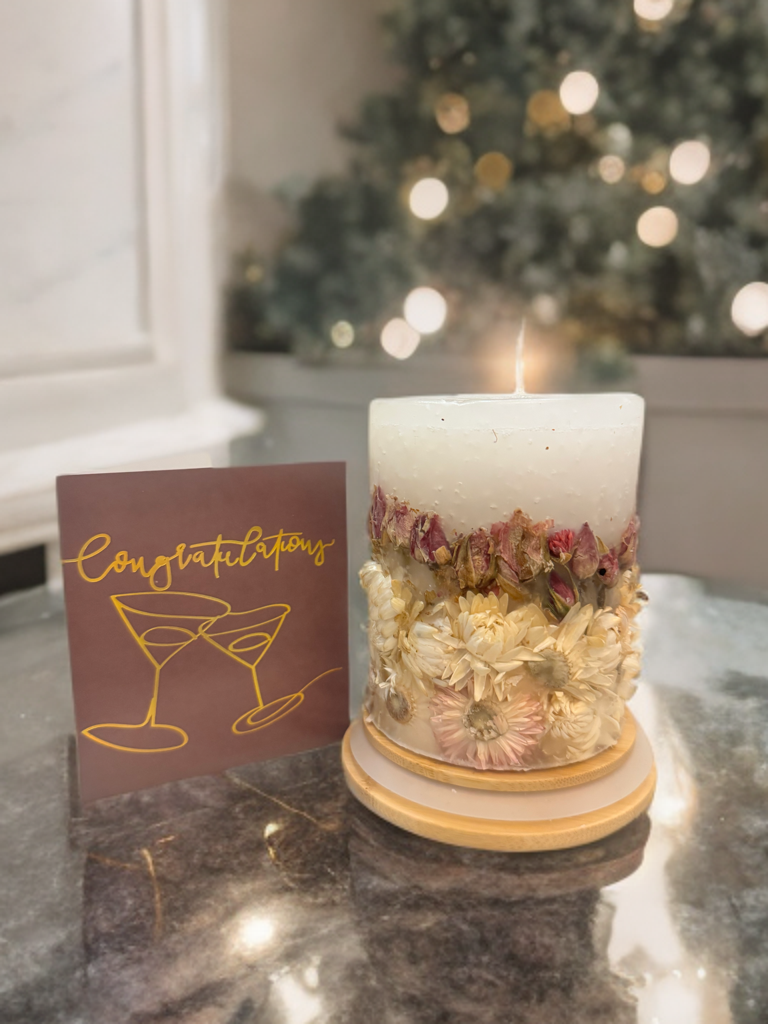 Свеча ароматическая Congratulations с сухоцветами (29690789)