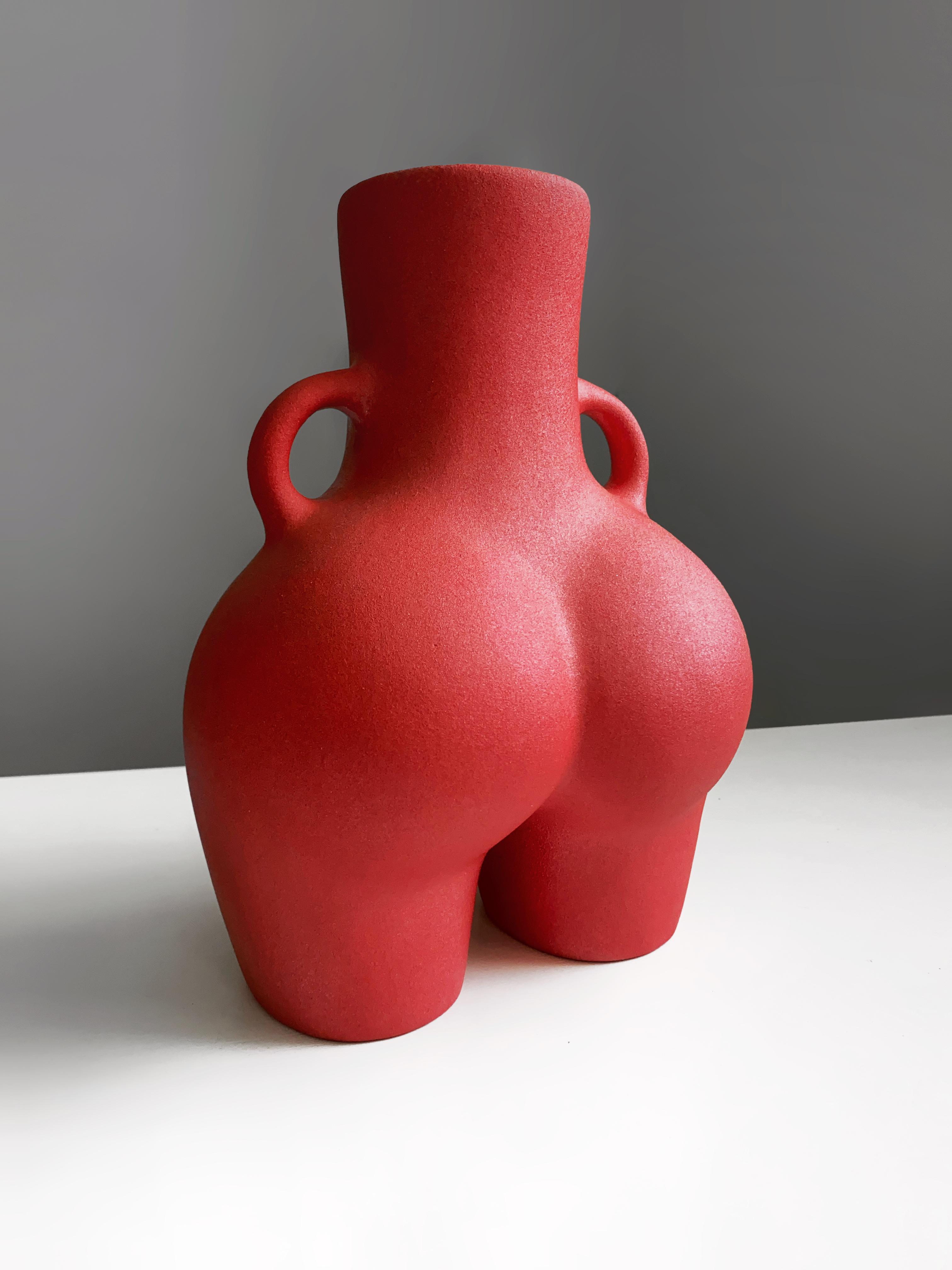 Ваза в форме женской попы Лола 25х18 см Красный Ваза в форме женской попы Лола 25х18 см Красный