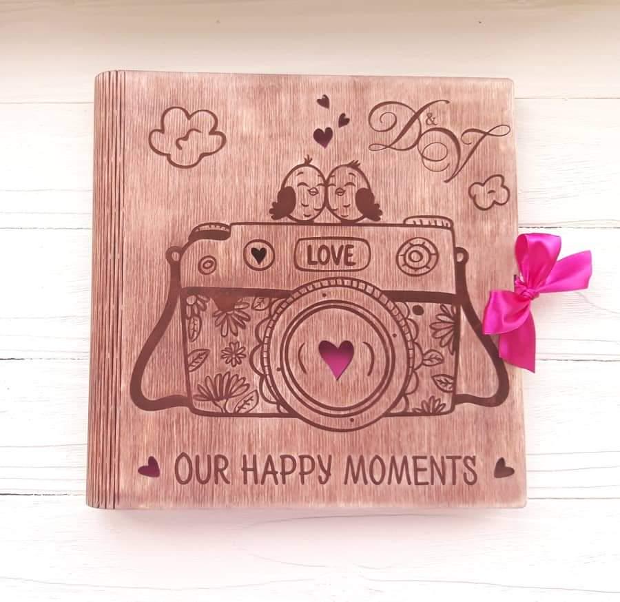 Фотоальбом из дерева "Our Happy Moments" на 100 фото 25х25 см (016)