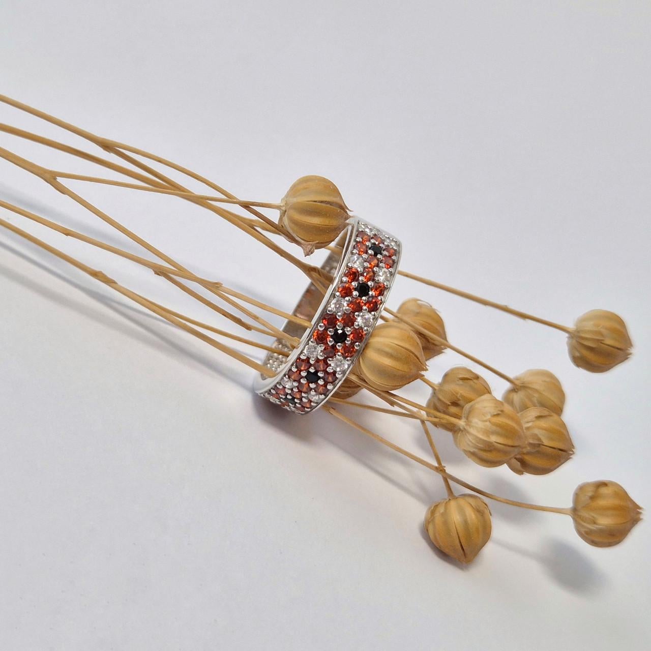 Кольцо вышиванка с камнями серебро 925 пробы родированное 2,56 г р. 18 (1340рк)