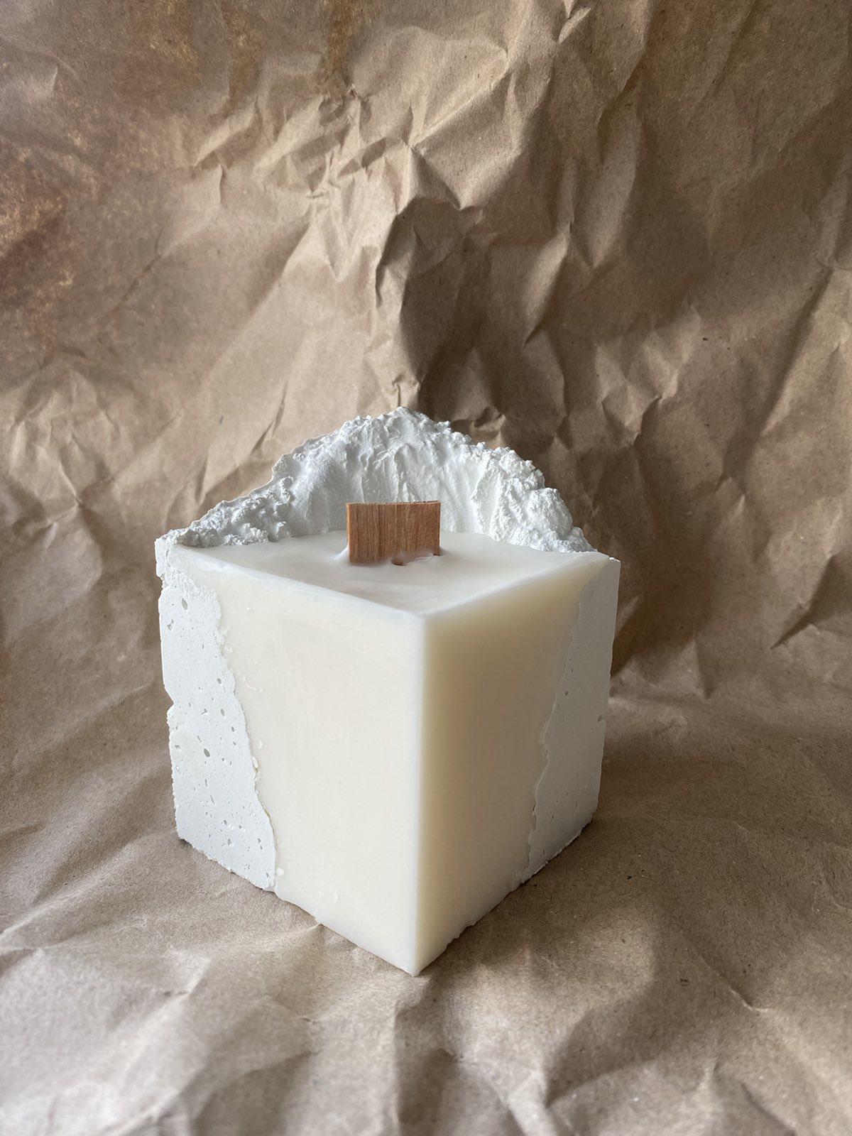 Соевая свеча с бетонным основанием 9 см Белый (10055921)