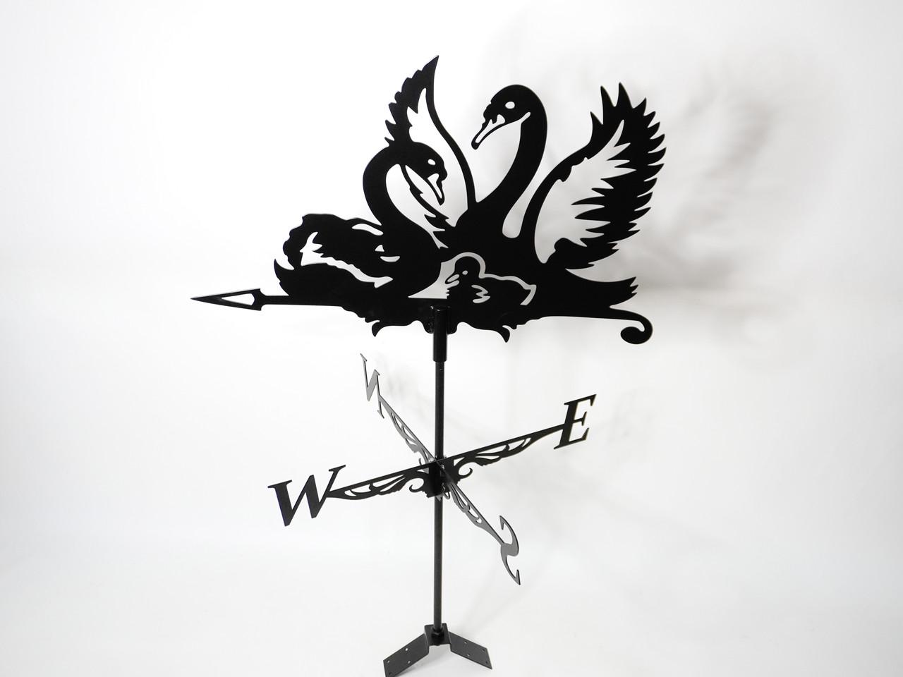 Флюгер на дах маленький Лебедина сім'я на альтанку/колодязь/огорожу 65x45 см (1092388) Флюгер на дах маленький Лебедина сім'я на альтанку/колодязь/огорожу 65x45 см (1092388)