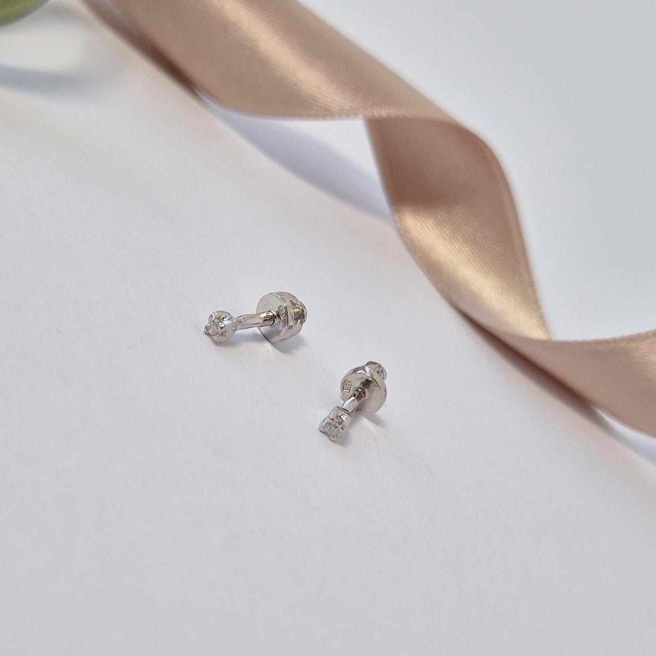 Серьги гвоздики на закрутках белый камень 1,5 мм серебро 925 пробы родированное 0,60 г (5364г)