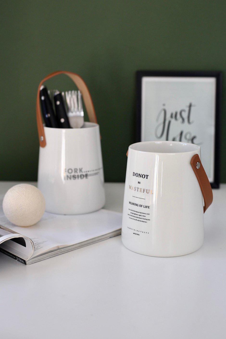 Подставка-стакан для столовых приборов Fork inside керамическая с ручкой 13,5х11 см Белый (00000010203) - фото 5 Подставка-стакан для столовых приборов Fork inside керамическая с ручкой 13,5х11 см Белый (00000010203) - фото 5