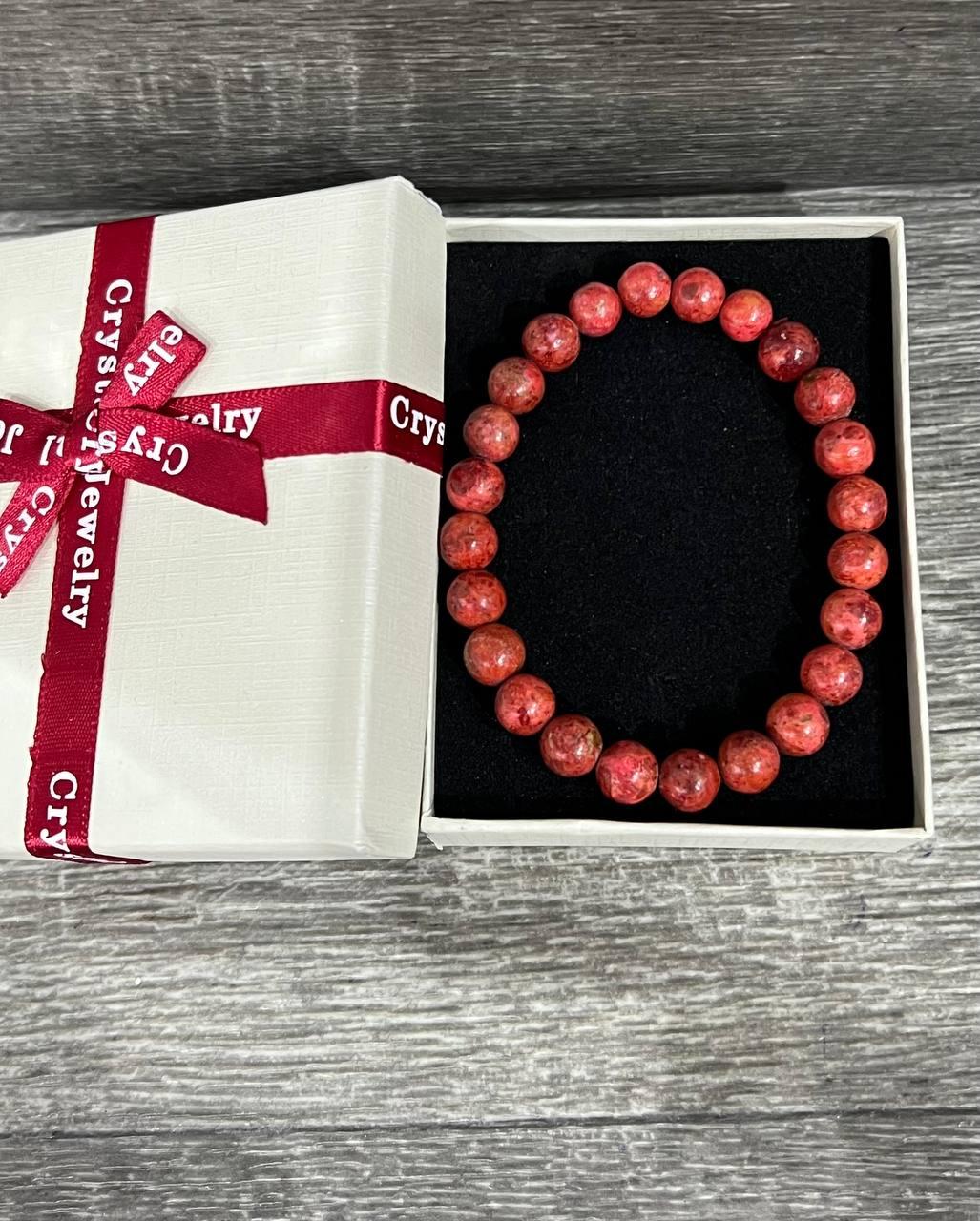 Браслет из натурального камня коралл губчатый круглые бусины длина обхвата 18 см стрейч в подарочной коробочке (16321)