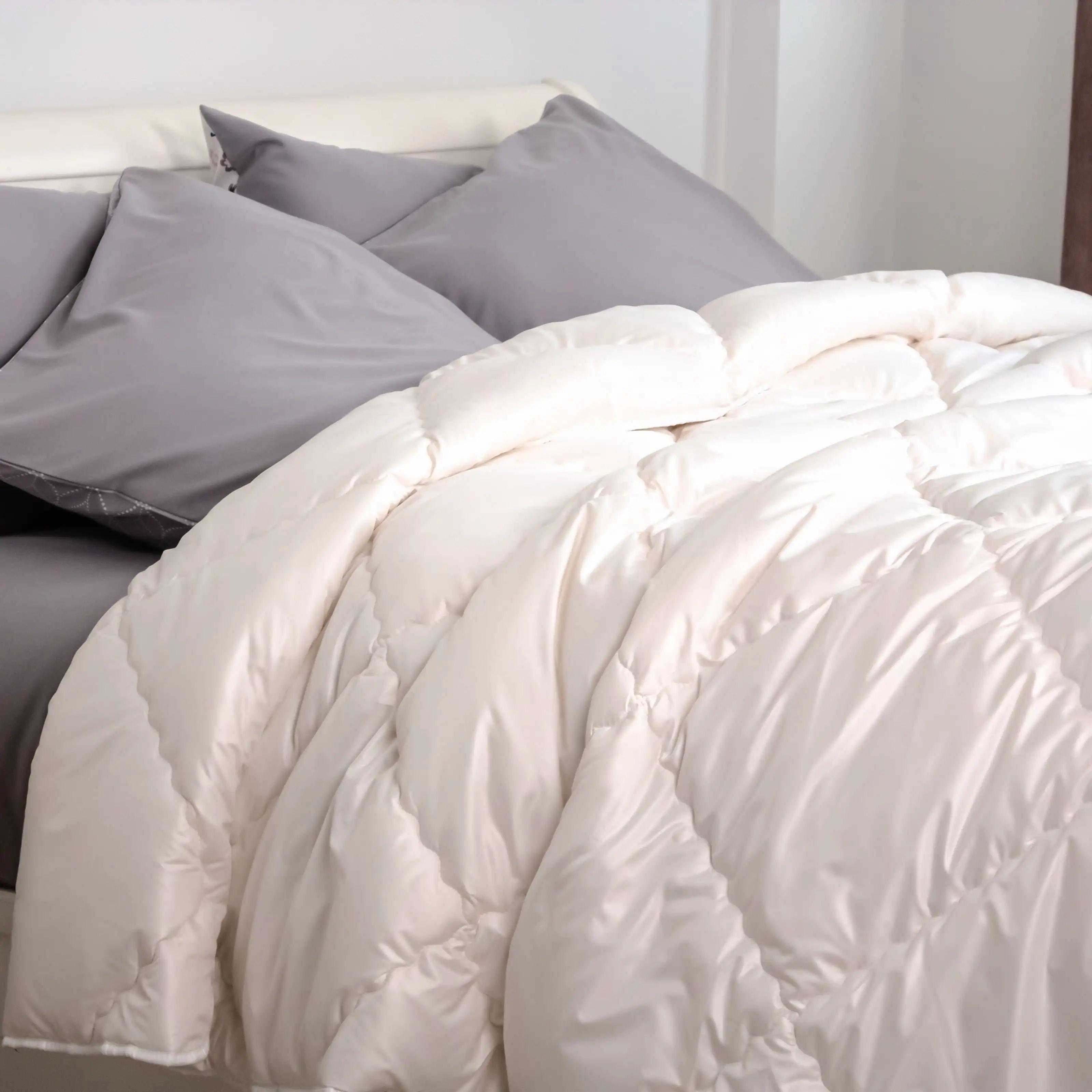 Ковдра літня гіпоалергенна ТЕП Cloud Touch Silk двоспальна 180x210 см Білий (12270180210)