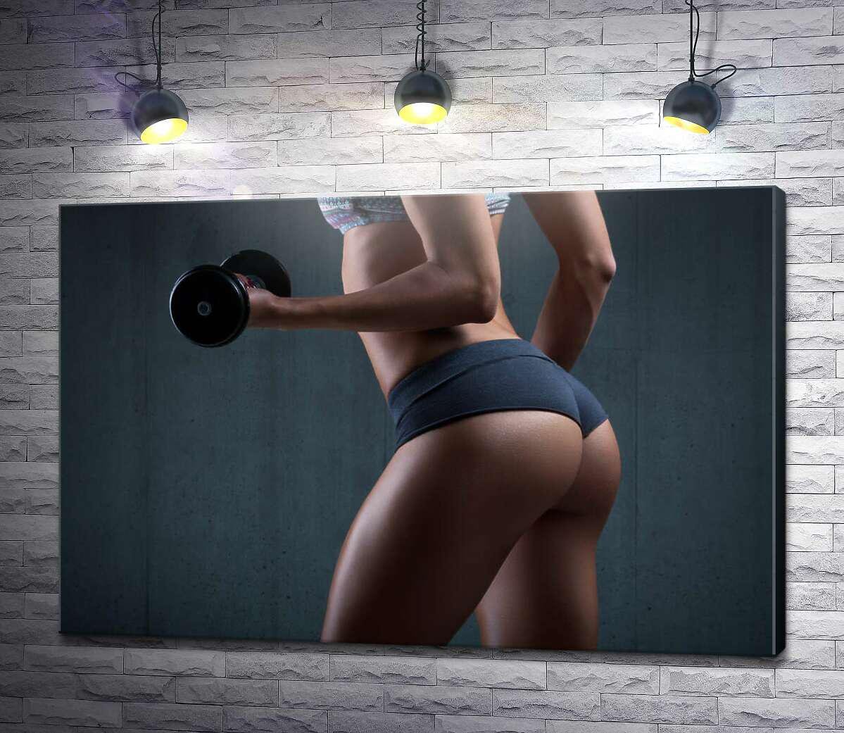 Картина ArtPoster Спортсменка с подтянутой фигурой держит гантель 100x67 см Модуль №1 (004501) Картина ArtPoster Спортсменка с подтянутой фигурой держит гантель 100x67 см Модуль №1 (004501)