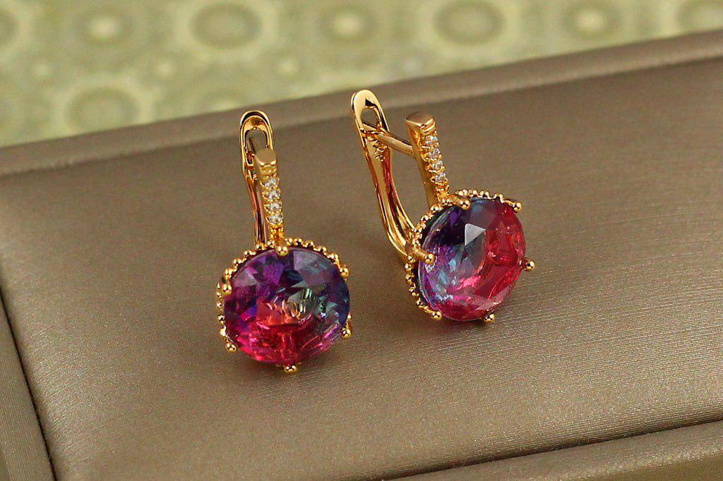Серьги Xuping Jewelry с большим розово-голубым камнем шестигранная оправа 2 см Золотистый (29367247)