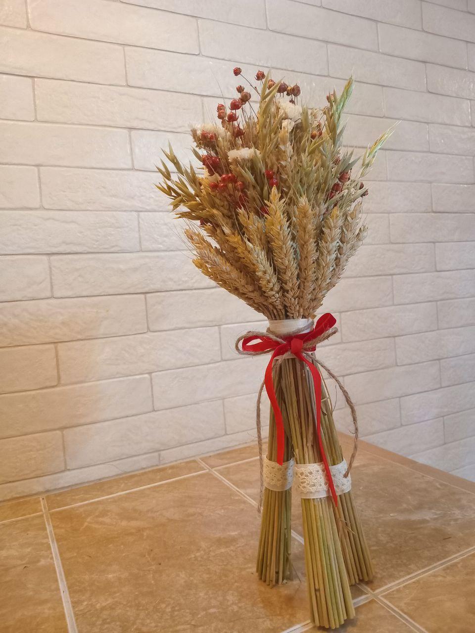 Дидух рождественский из колосья пшеницы/льна и овса на трех ножках 40-45 см с красной лентой (2814660835) - фото 4 Дидух рождественский из колосья пшеницы/льна и овса на трех ножках 40-45 см с красной лентой (2814660835) - фото 4