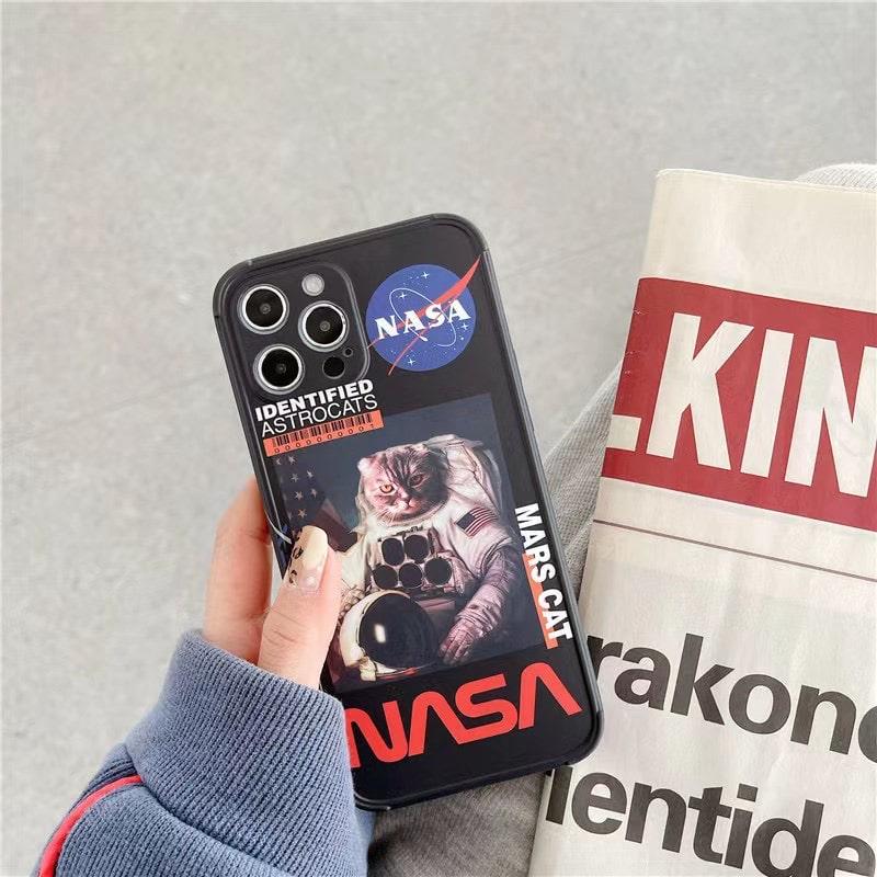 Чехол для iPhone 11 NASA Марсианский кот Черный
