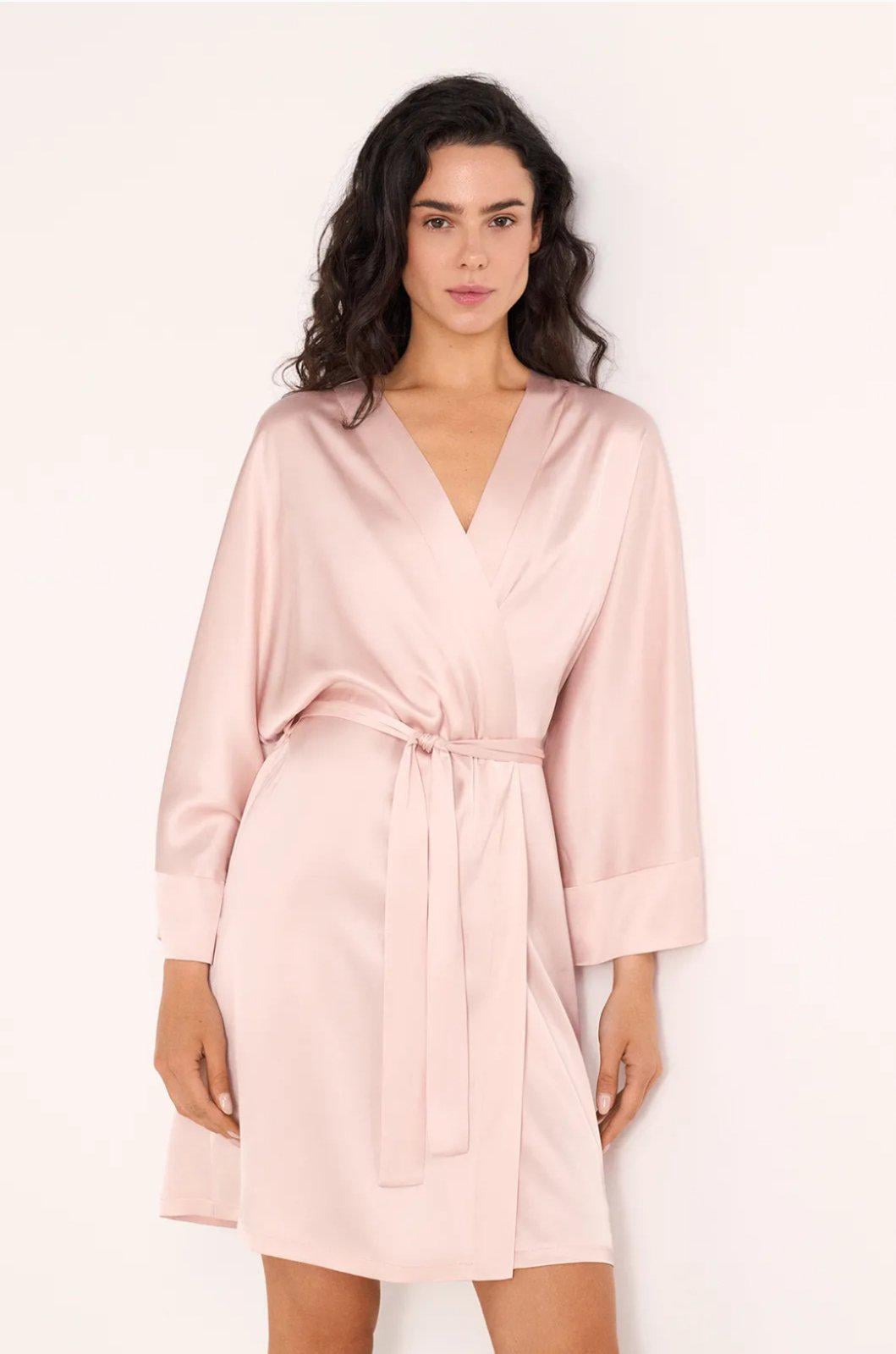 Халат женский Ellen silk harmony powder lgs 211/08/02 XS Пудровый Халат женский Ellen silk harmony powder lgs 211/08/02 XS Пудровый