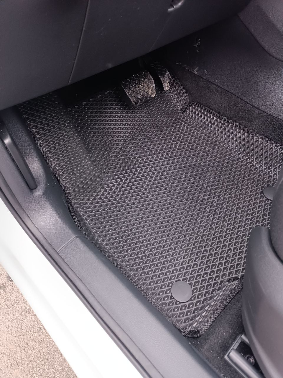 Коврики с бортиками EVA в салон с 3Д лапой для Skoda Karoq 2024 гг. (2528526634)