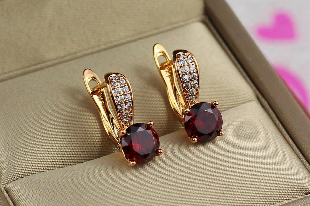 Серьги Xuping Jewelry утренний рассвет с красным камнем на конце 1,7 см Золотистый