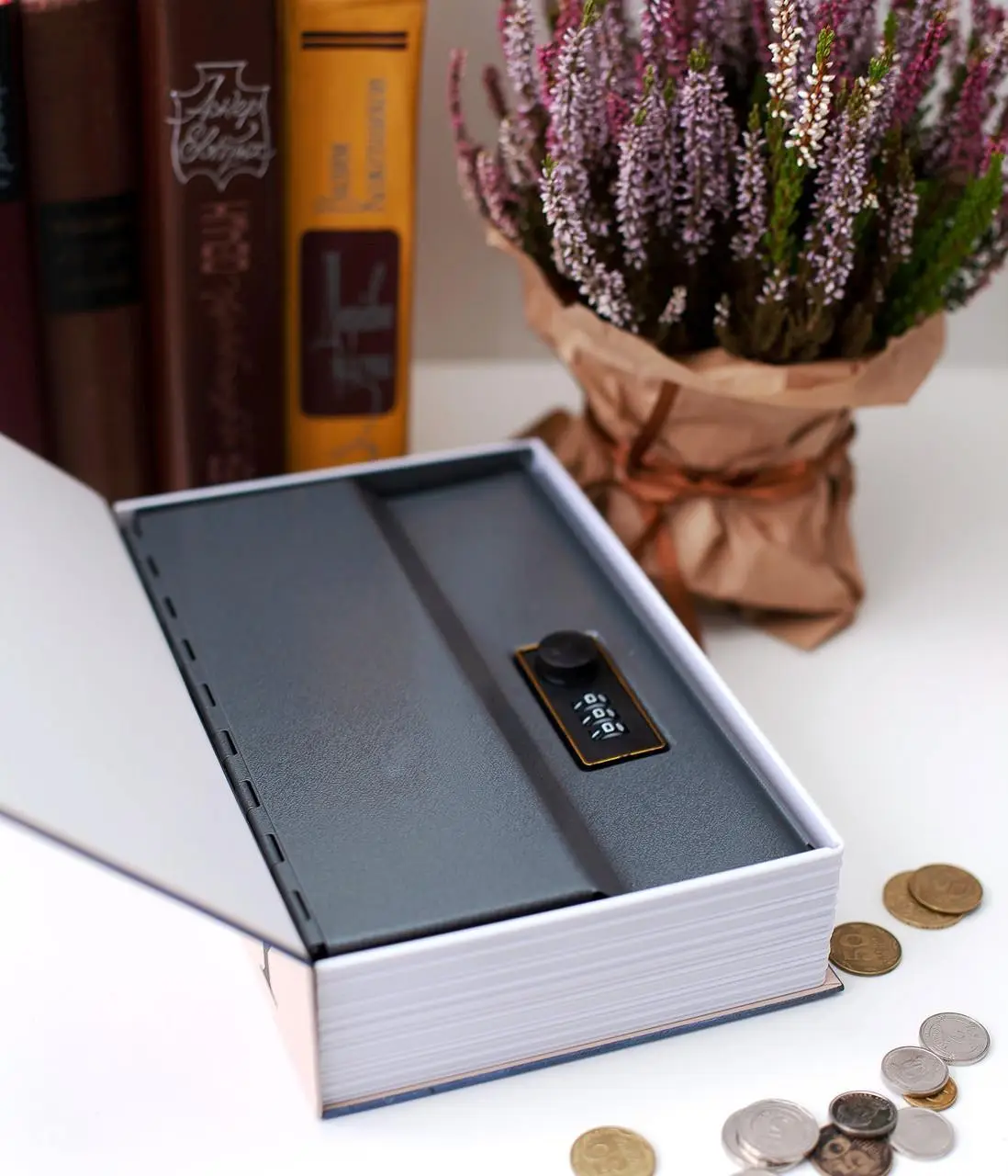 Книга сейф Париж на кодовом замке для денег 24 см (28177746) - фото 5