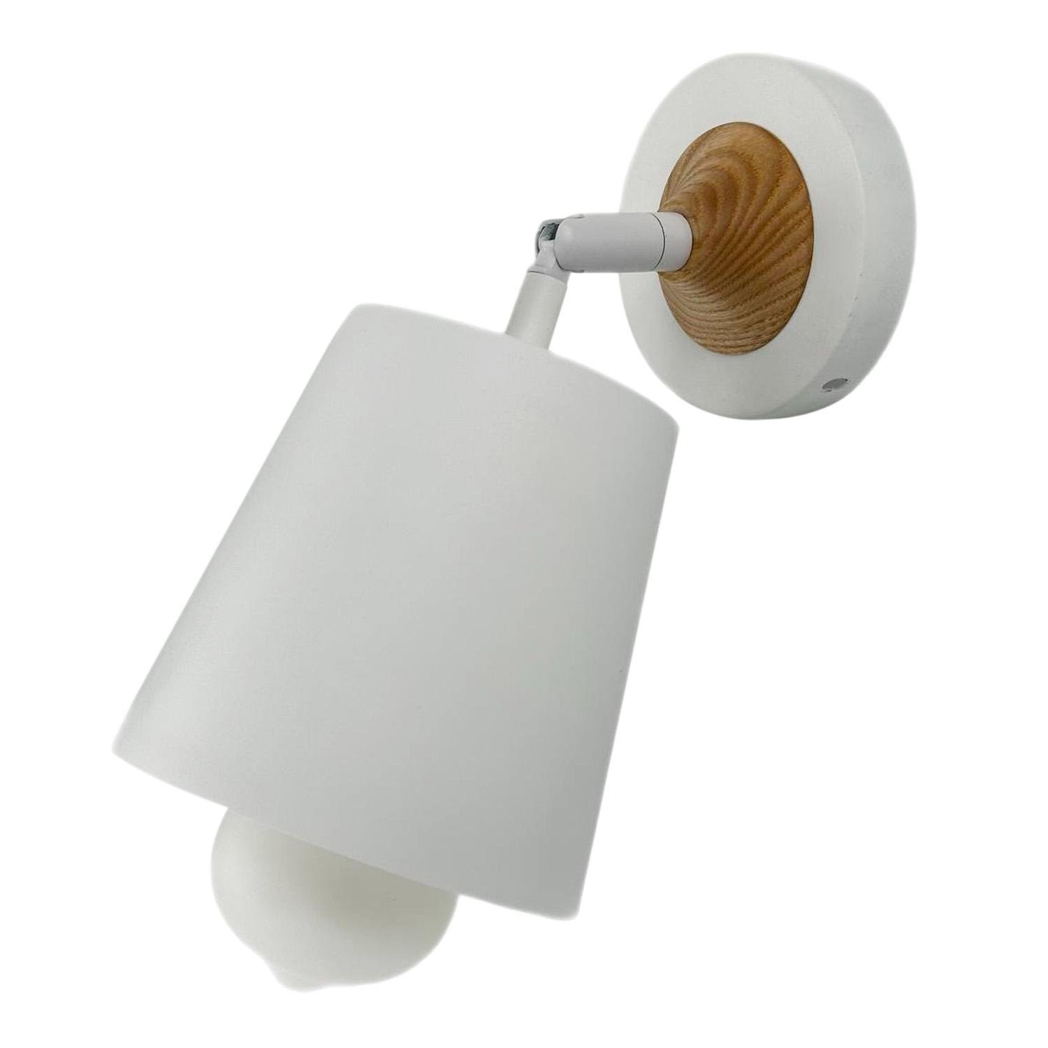 Настенный светильник Elaris с металлическим плафоном Белый