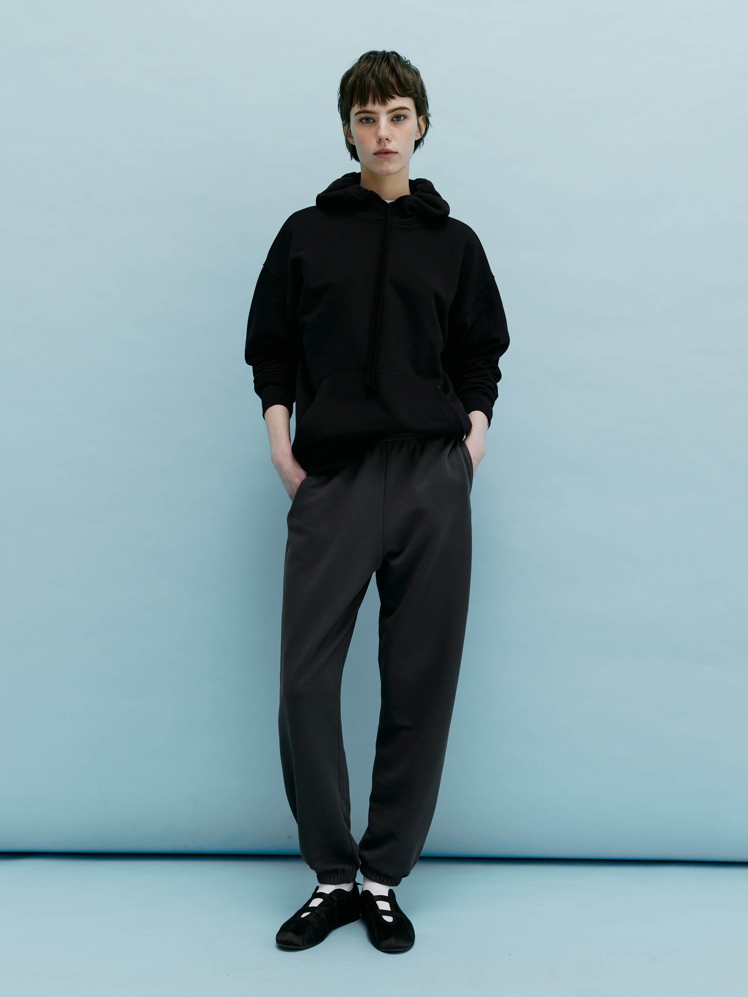 Худі жіночий однотонний ROZA 231110 2XL Чорний (4824005691874) - фото 2 Худі жіночий однотонний ROZA 231110 2XL Чорний (4824005691874) - фото 2