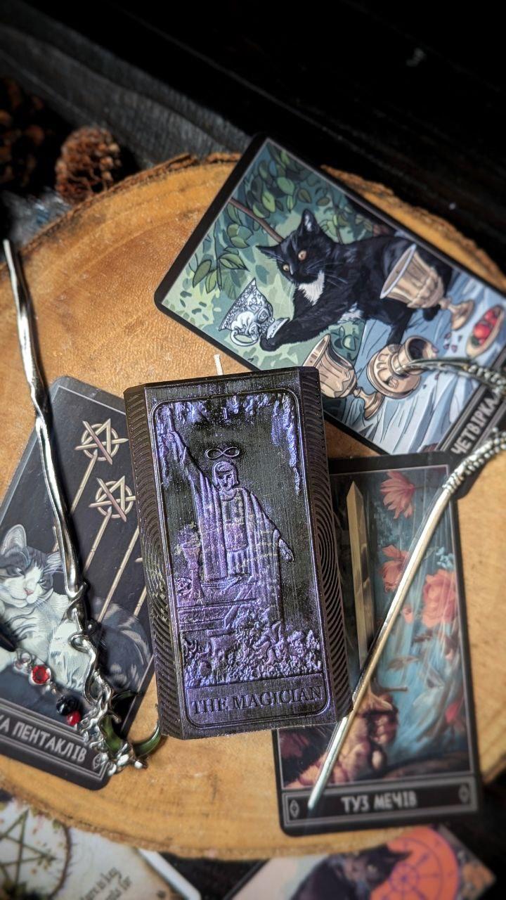 Свеча восковая Маг таро