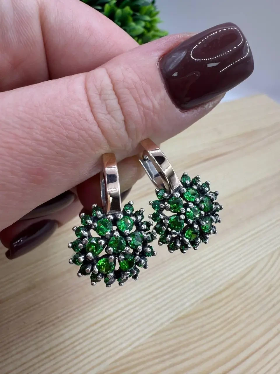 Срібні сережки Нінель 925 проба з пластинами золота 375 проби з зеленим камінням (2731111754) - фото 2 Срібні сережки Нінель 925 проба з пластинами золота 375 проби з зеленим камінням (2731111754) - фото 2