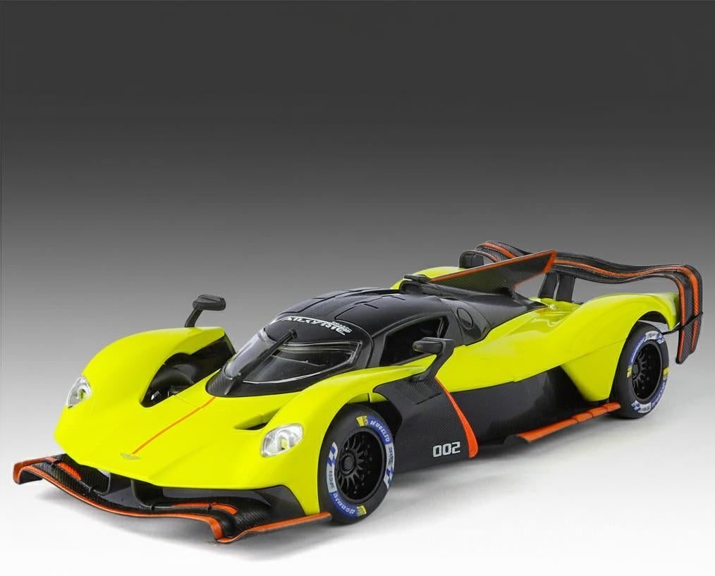 Машина колекційна Aston Martin Valkyrie металева з інерційним механізмом/світлом/звуком 1:24 Жовтий (8040)